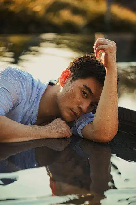 李光洁夏日清凉大片秀身材这背心是卫衣剪的吗太帅了吧