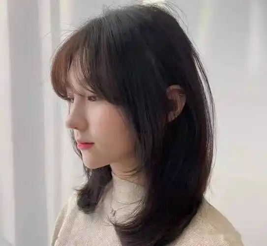 " 轻颜层次锁骨发 ",美感永不过时!_发型_中国_形象