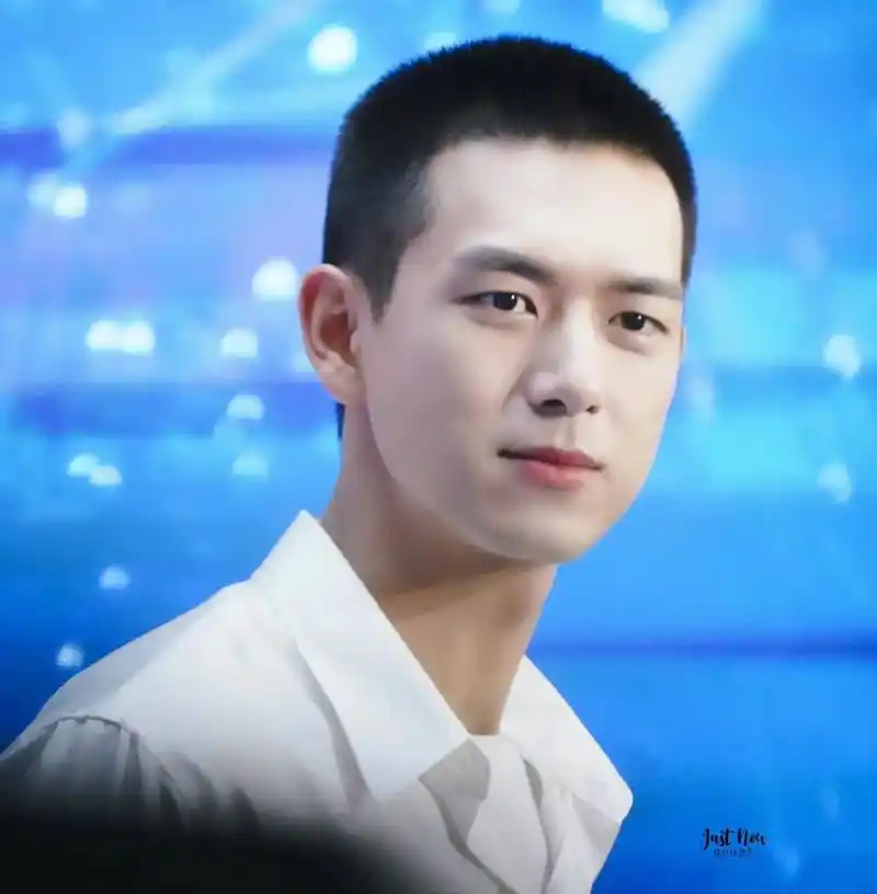 分享图片 寸头清爽大帅哥#185大帅哥 #李现  - 抖音