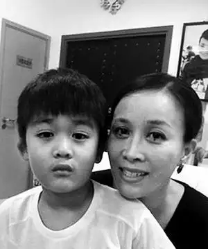 由于高兴是那英和前男友高峰的儿子,高峰又曾经是足球明星,因此不少