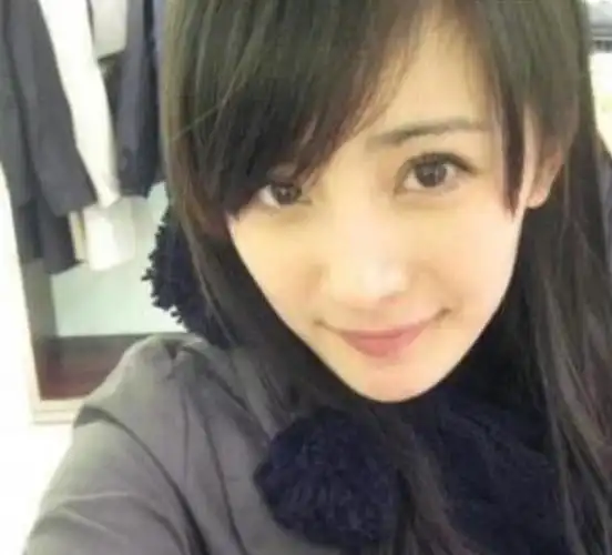 杨幂学生时代没谈过恋爱?看到她大学旧照,网友:这谁敢追?