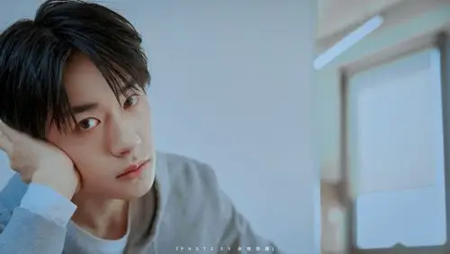 【壁纸】易烊千玺#中戏学长来了,快点领回去藏起来啦!