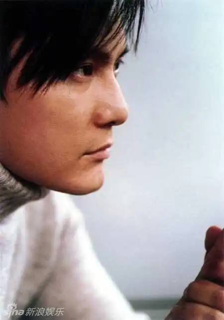 [青春照相馆]张信哲珍贵旧照:柔情沁入心扉