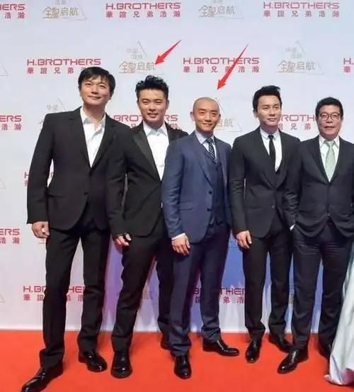 当178cm的郑恺和182cm陈赫站在一起,谁不老实不言而喻.