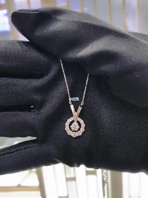 周大福钻石项链