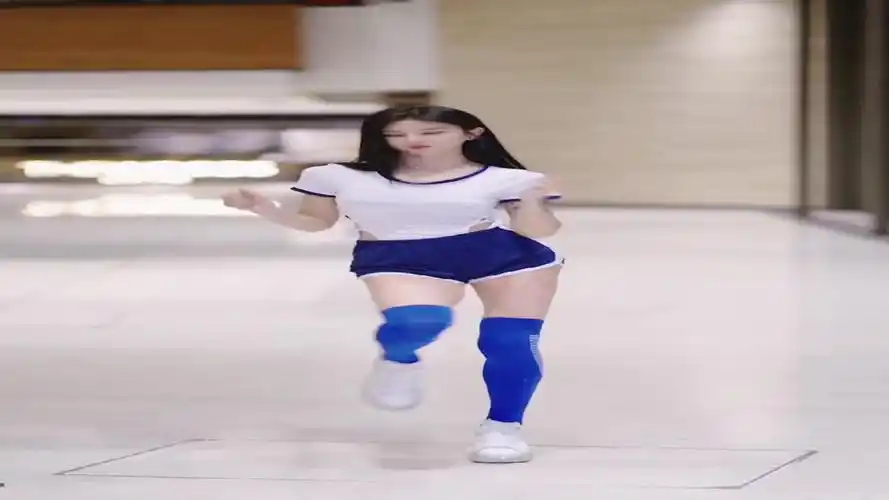 甜猫77热舞 大摆锤~#才艺主播 #美女舞蹈 #直播录屏分享 (1)