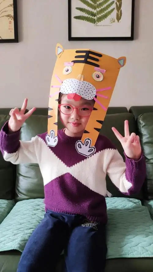 焦东路小学二年级美术——虎虎生威的虎头饰作业展