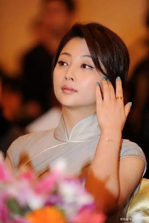 近日,有媒体爆料称,著名女演员殷桃的新恋情疑似曝光.