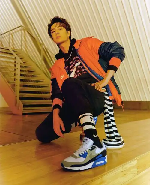 王一博广告上脚同款air max 90