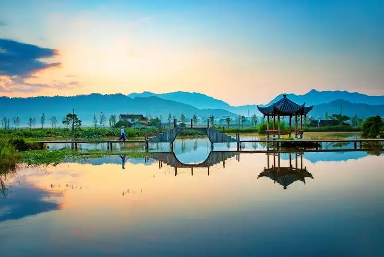 小桥长亭水如镜