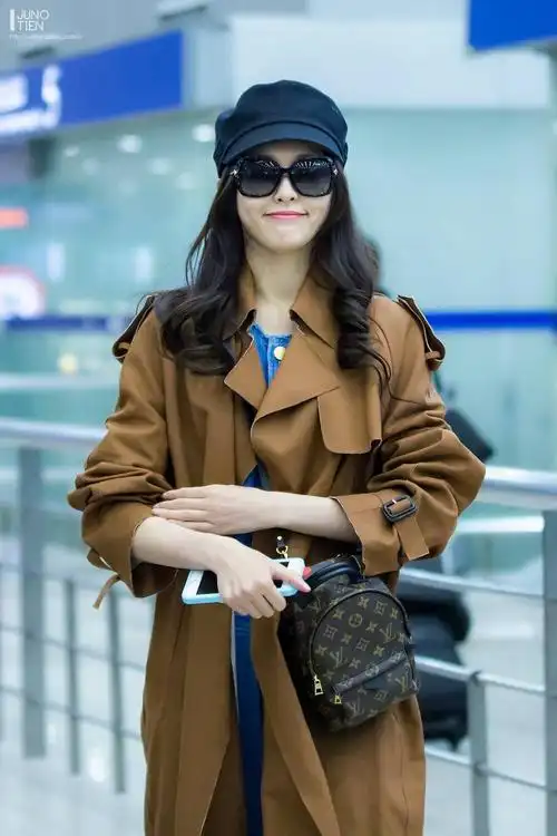 唐嫣 高清 机场 私服 搬 图源logo