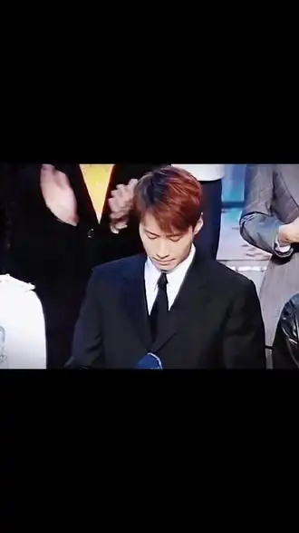 年轻时的黎明气质真的好干净,摘面具的画面完全是个王子!