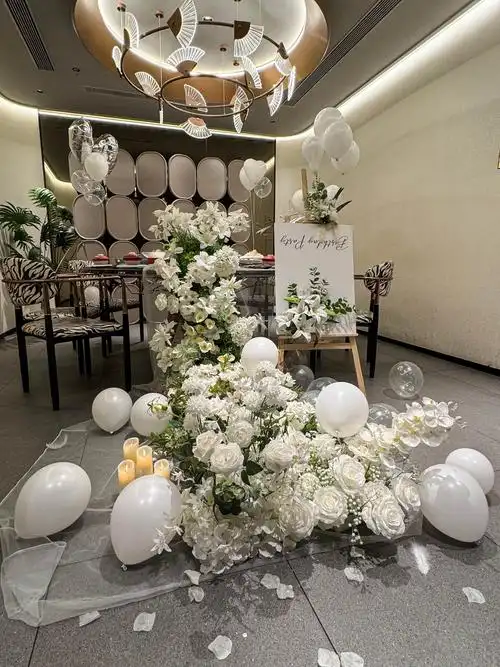 姐妹们,快来薅这家餐厅🉐免费生日宴布置😎