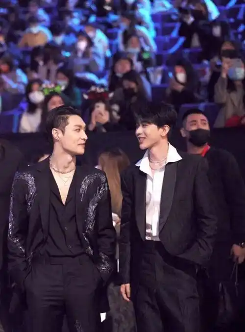 师徒再次对视,2位颜值不输"三缺一"组合_肖战_顶流_吴亦凡