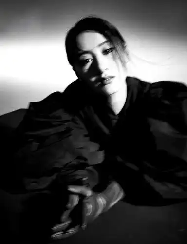 袁冰妍时尚芭莎大片迷人写真