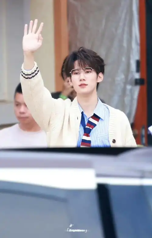 时代少年团直播##张真源 廿一无拘踏歌绿海奔行##张真源奔跑吧