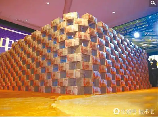 据小编仔细测算,现在流通最多的100元人民币,长155毫米,宽77毫米,重1.