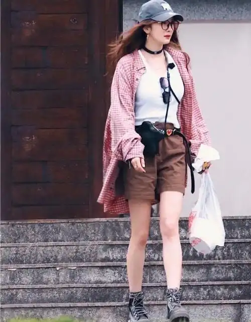 杨幂的穿搭借鉴度很高!普通人学起来也不复杂,真不愧是时尚女王