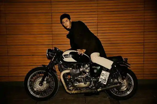 黄景瑜他从火光中走来##黄景瑜皮衣机车造型