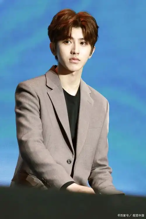 蔡徐坤发福照引发热议网友直呼坤坤怎么变成这样了