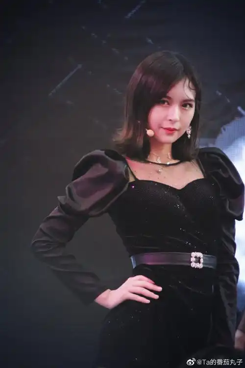 美颜歌担张语格男团舞也尽显魅力十足宽肩窄腰大长腿绝美身材比例99