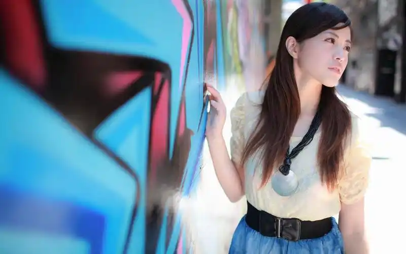 甜美个性女生街拍高清壁纸412