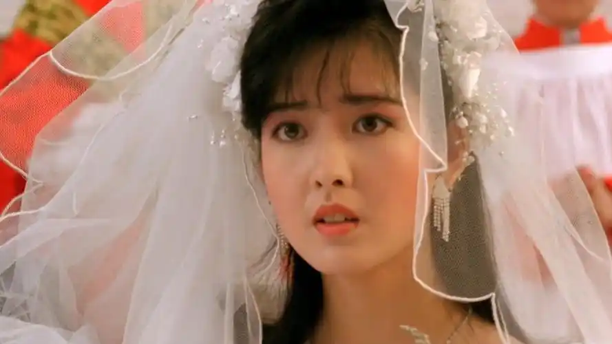 李克勤牵手周慧敏共同演绎这首万千宠爱在一身画面太甜蜜了