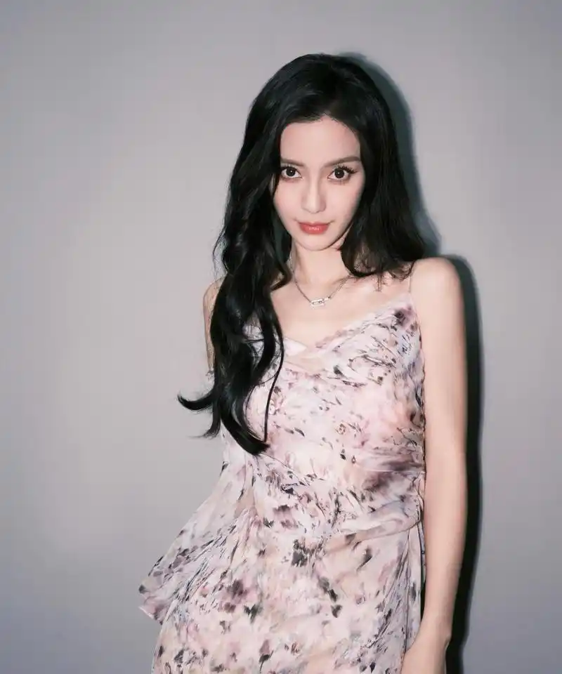 angelababy性感花朵裙写真大片