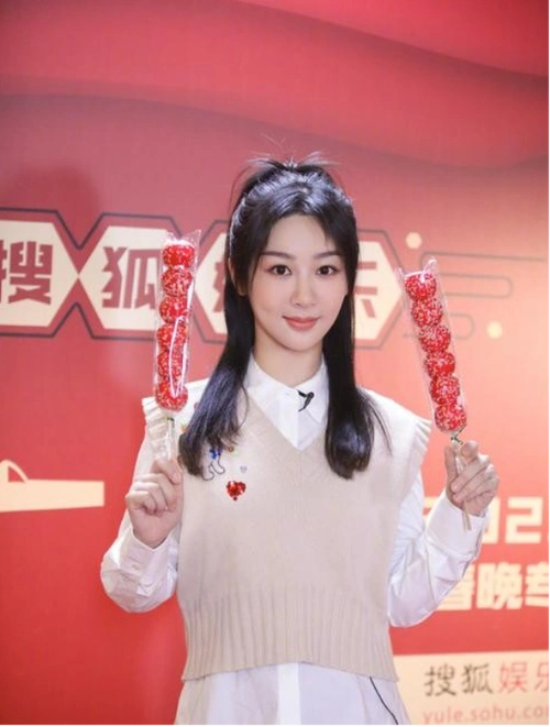 演员片场休息时都在干嘛?第一张我忍,杨紫这张我可以笑一整天!