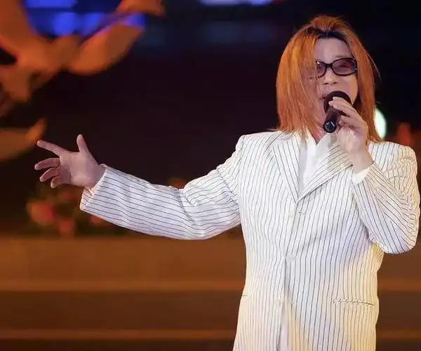 当年"捧红"《一无所有》,怒斥乐坛窝囊的他,如今还有谁记得?_郭峰