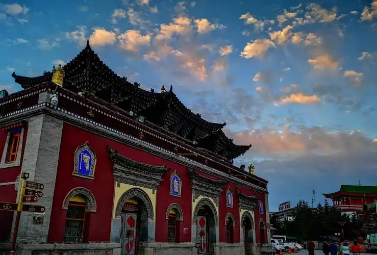 塔尔寺位于青海省西宁市湟中县城鲁沙尔镇,是5a景区,建于1379年.