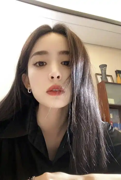 古力娜扎魅力写真:艳丽迷人,靓丽出众