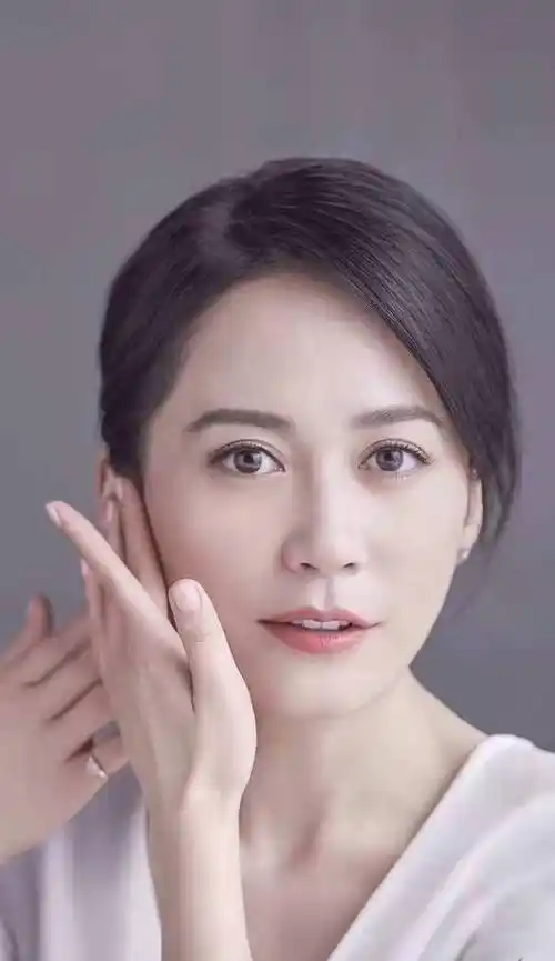 亦弘评论:惊鸿仙子俞飞鸿,美的岁月在她脸上看不到痕迹_美貌_什么