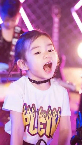 发一波戚薇女儿李乐褀lucky小朋友的壁纸