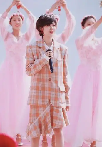 春天喜欢郁可唯这一身穿搭满满的阳光气息适合甜美女生穿