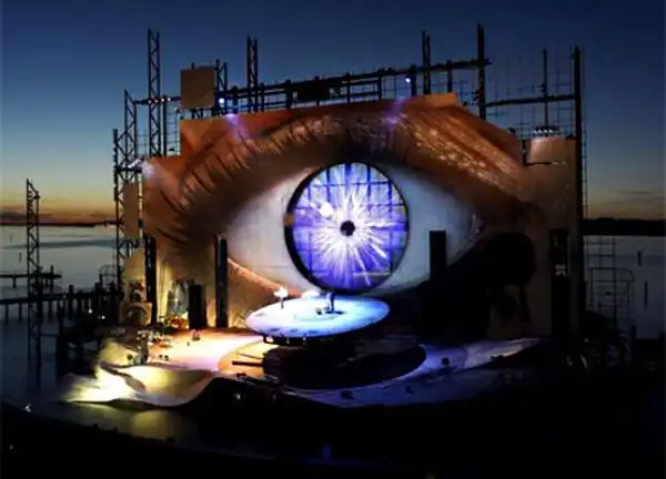 创意布雷根茨艺术节舞台的另类设计