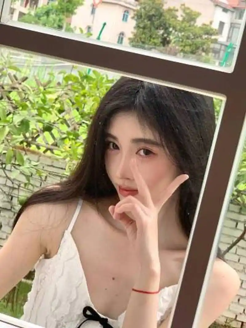 #鞠婧祎微博晒照# 鞠婧祎微博分享自己近照,美翻了.