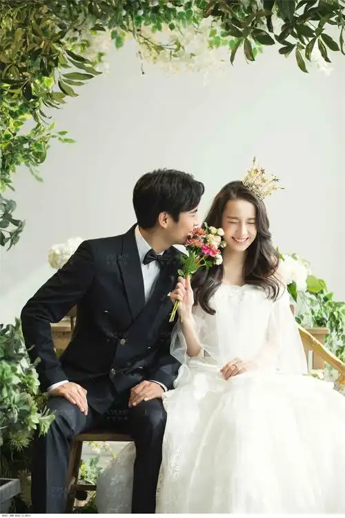 超甜的婚纱照姿势上