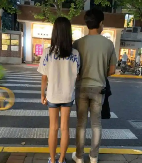 星二代们基因太强大了佟大为晒大女儿近照12岁大长腿很优越