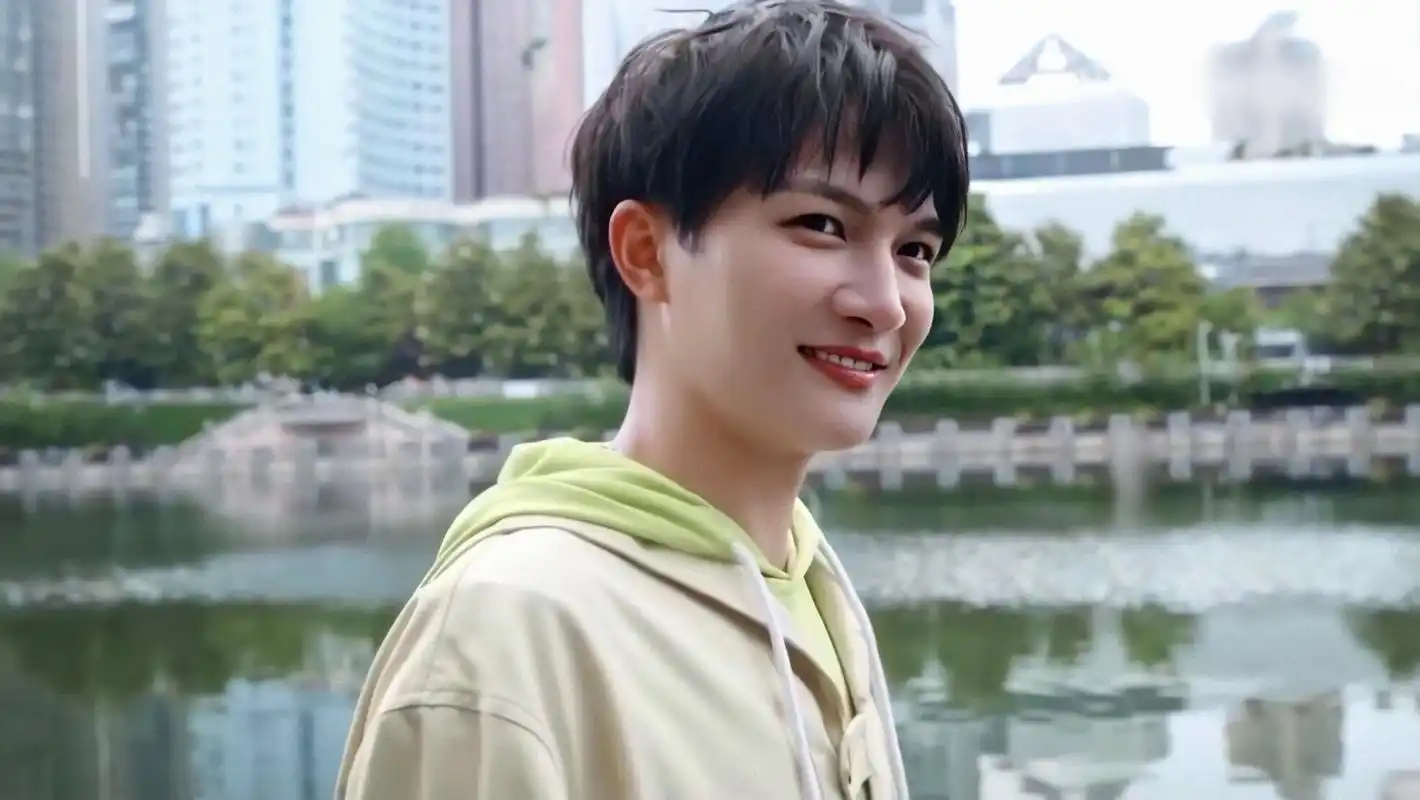 有没有周深超好看的照片无水印