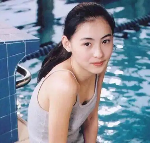 玉女掌门人张柏芝历经艳门照跌下神坛43岁的她如今现状如何