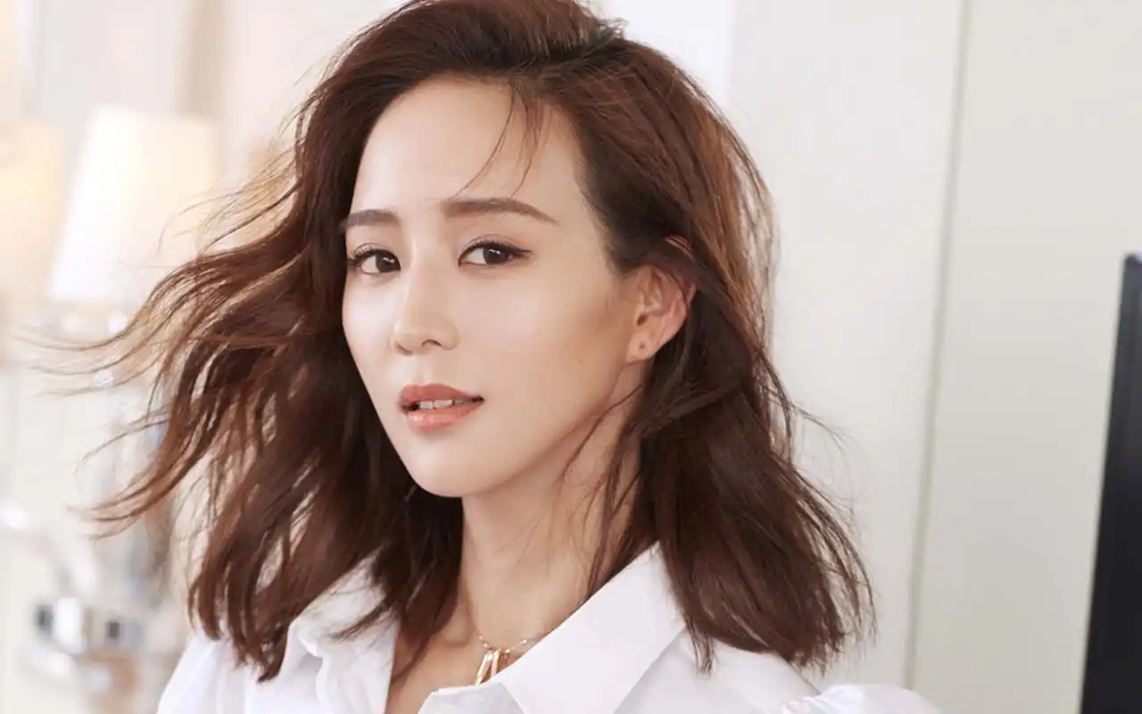 张钧甯知性优雅珠宝写真图片桌面壁纸