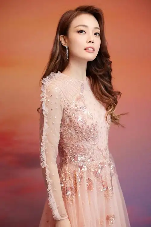 容祖儿亮相大湾区中秋电影音乐晚会 献唱《国家》恢弘大气