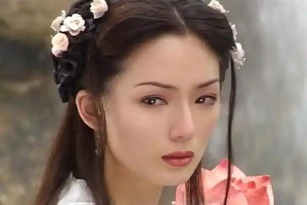 颜值和气质不符别嚯嚯仙女,脸肿腰粗,大鼻突兀,谁眼光有问题?