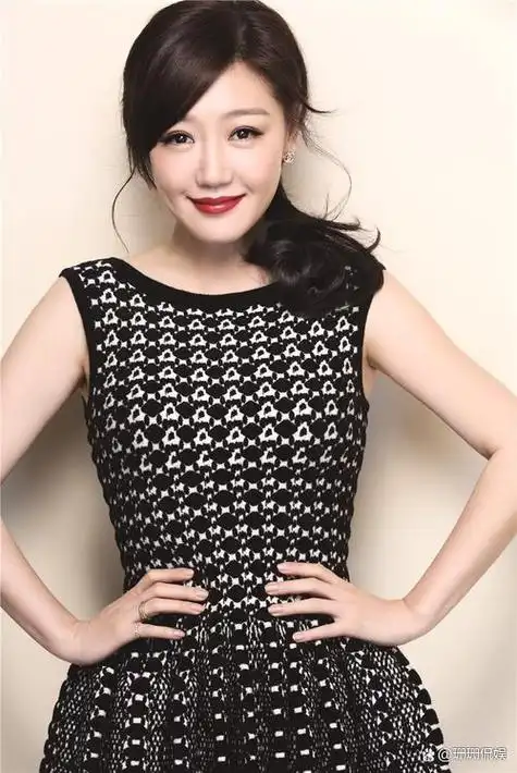 45岁的薛佳凝近况曝光,仍然保持单身不结婚,容颜不老的状态