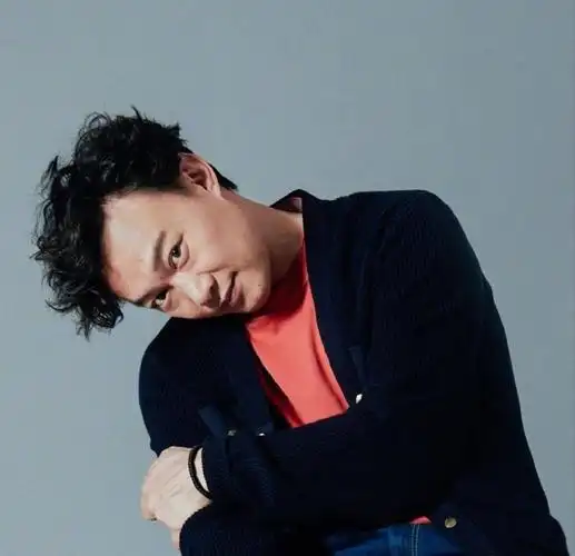 陈奕迅,爱唱歌爱搞怪_高清图集_新浪网