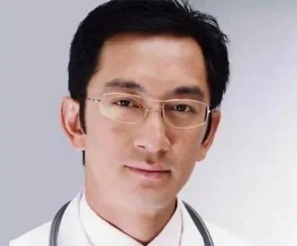 2001年,吴启华花160万,在上海买了婚房,准备娶金巧巧,突然吴启华被爆