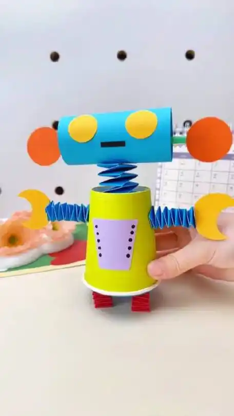 用一次性纸杯做会跳舞的机器小人,小朋友超喜欢!