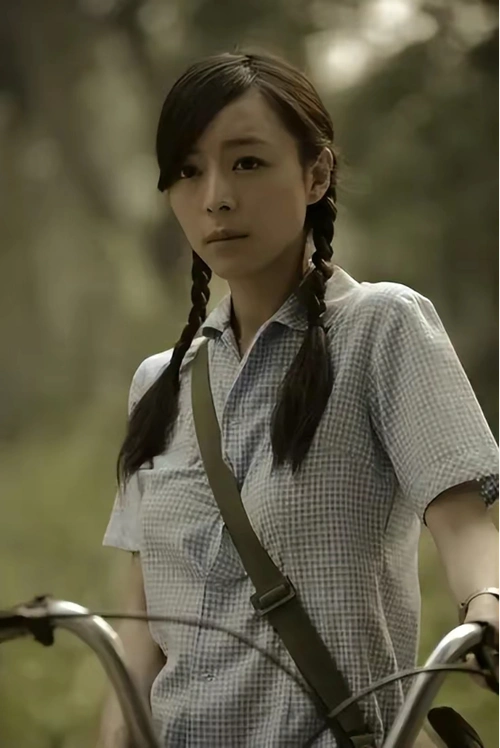 近日,向来拥有文艺女神之美称的张静初在个人社交网络平台上分享出了