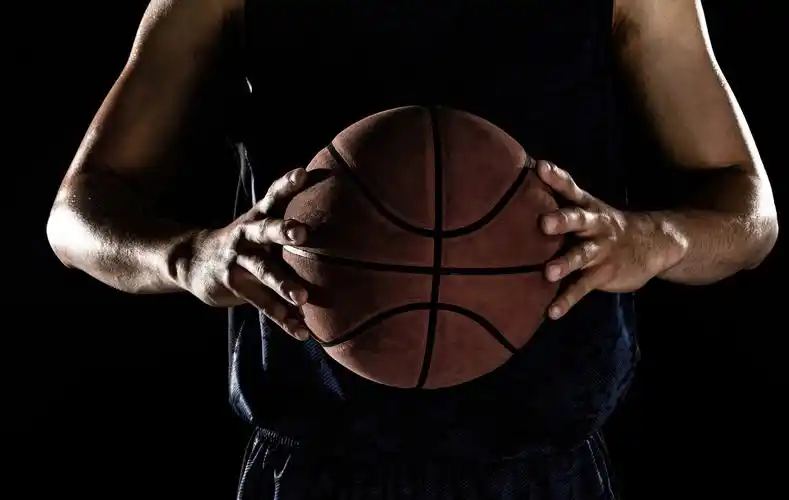 斗汽街头篮球赛在青岛金沙滩啤酒城体育广场玩出花样